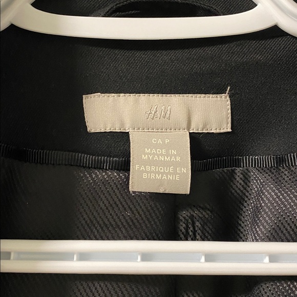 H&M Classic Black Blazer - Picture 2 of 3
